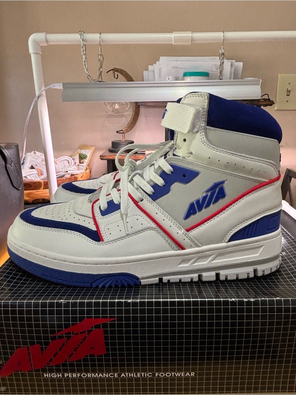 Avia 880 White, Blue & Red Retro High-Top Sneakers men’s.